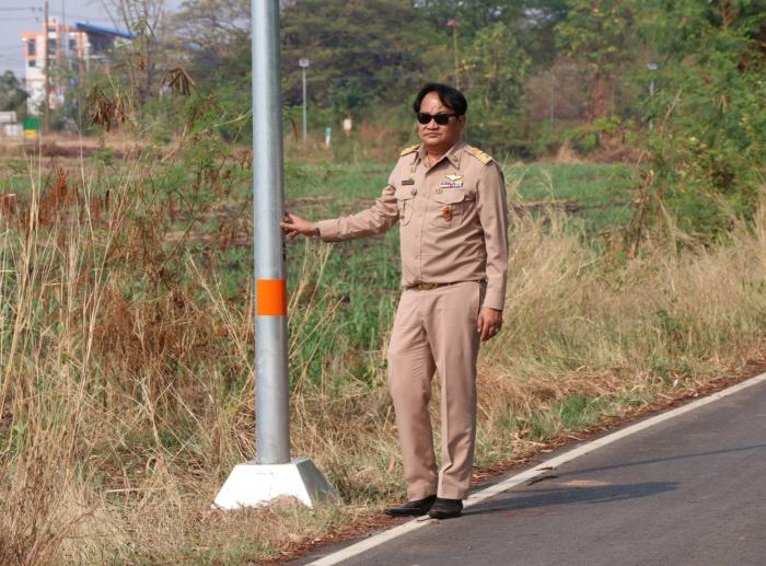 ติดตามโครงการติดตั้งชุดเสาไฟถนนโคมไฟแอลอีดีพลังงานแสงอาทิตย์แบบประกอบในชุดเดียวกัน 