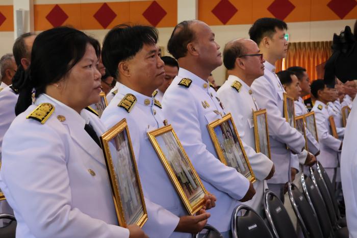 พิธีรับพระราชทานพระบรมฉายาลักษณ์ พระบาทสมเด็จพระเจ้าอยู่หัว ที่ฉายกับสมเด็จพระนางเจ้าฯ พระบรมชาชินี 