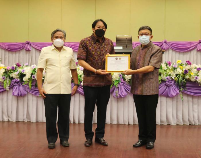 พิธีมอบเกียรติบัตรหน่วยงานที่ผ่านการประเมินคุณธรรมและความโปร่งใสในการดำเนินงานของหน่วยงานภาครัฐ จังหวัดขอนแก่น ประจำปีงบประมาณ พ.ศ.๒๕๖๔