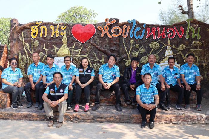 มอบขนมให้แก่โรงเรียนในเขตพื้นที่เทศบาลตำบลลำน้ำพอง