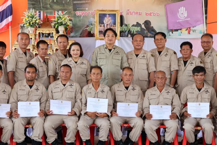 พิธีปิดโครงการฝึกอบรมจัดตั้งอาสาสมัครป้องกันภัยฝ่ายพลเรือน (อปพร.) ประจำศูนย์อาสาป้องกันภัยฝ่ายพลเรือนเทศบาลตำบลลำน้ำพอง