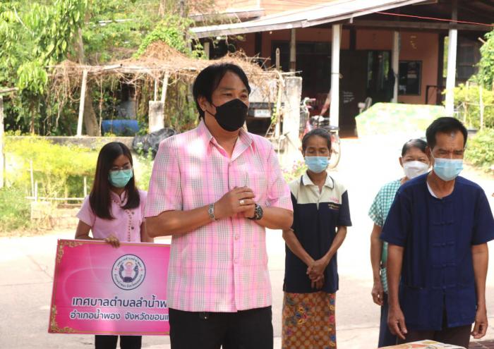  ลงพื้นที่ให้กำลังใจ แนะนำวิธีการปฏิบัติตัวกับชุมชนให้กับประชาชนที่สัมผัสกลุ่มเสี่ยงในชุมชนห้วยเสือเต้น หมู่ที่ ๑๖ 