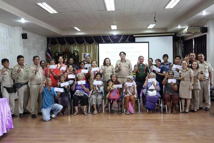 มอบเงินช่วยเหลือประชาชนในเขตเทศบาลตำบลลำน้ำพอง เหตุสาธารณภัย(วาตภัย)จำนวน ๒๕ ราย