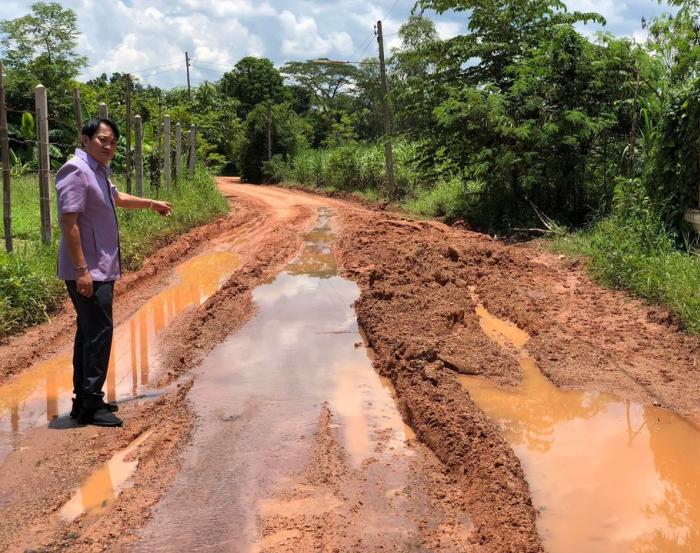 ลงพื้นที่ตรวจสอบถนนลูกรังสายหนองโน-ห้วยจ่าหรือ 