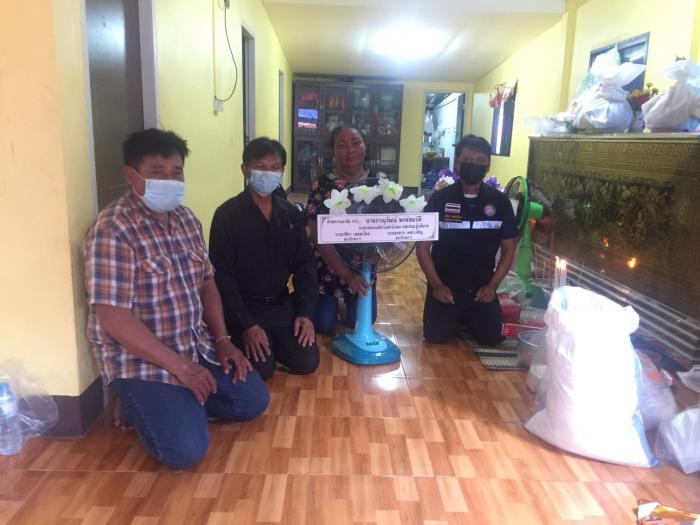 มอบพวงหรีดแสดงความไว้อาลัย นายสุพรรณ แซ่นสีดา