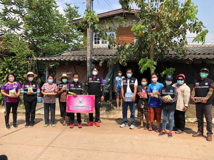 ลงพื้นที่ให้กำลังใจ แนะนำวิธีการปฏิบัติตัวกับชุมชนให้กับประชาชนที่สัมผัสกลุ่มเสี่ยง และผู้ติดเชื้อไวรัสโคโรนา ๒๐๑๙ (COVID-๑๙)