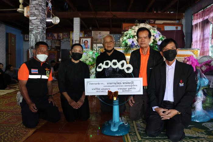 มอบพวงหรีดแสดงความไว้อาลัย คุณแม่ทองม้วน แมนประจิตร 