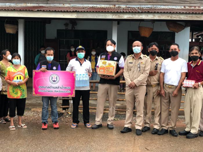 ลงพื้นที่ให้กำลังใจ แนะนำวิธีการปฏิบัติตัวกับชุมชนให้กับประชาชนที่สัมผัสกลุ่มเสี่ยงในเขตพื้นที่เทศบาลตำบลลำน้ำพอง