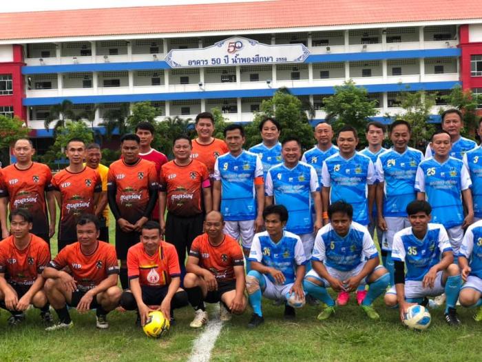 การแข่งขันฟุตบอลนัดเกียรติยศ ระหว่าง ทีมวีไอพีน้ำพอง พบ ทีมวีไอพีอุบลรัตน์