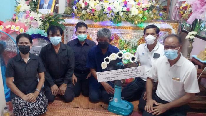 มอบพวงหรีดแสดงความไว้อาลัย คุณพ่อพรม นิติพจน์