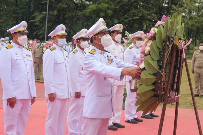 พิธีวางพวงมาลาเพื่อเป็นการน้อมรำลึกในพระมหากรุณาธิคุณ เนื่องในวันคล้ายวันสวรรคต พระบาทสมเด็จพระจุลจอมเกล้าเจ้าอยู่หัว รัชกาลที่ ๕ (วันปิยมหาราช)