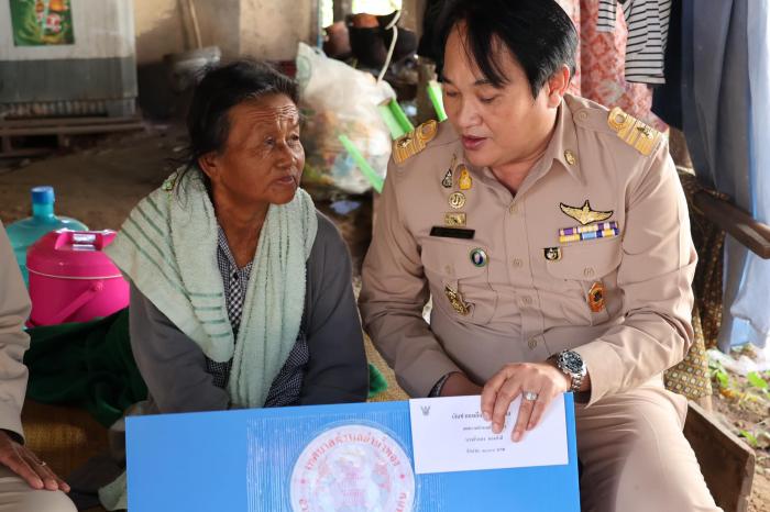 ลงพื้นที่มอบเงินช่วยเหลือผู้ด้อยโอกาส และผู้ประสบอัคคีภัย