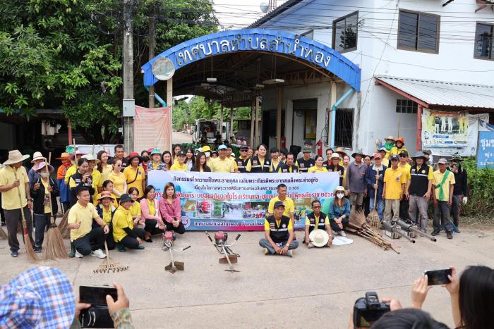 โครงการพัฒนาระบบสุขาภิบาลในโรงเรียนและชุมชน เพื่อถวายเป็นพระราชกุศลในวโรกาสมหามงคลเฉลิมพระชนมพรรษาแด่พระบาทสมเด็จพระปรเมนทรรามาธิบดีศรีสินทรมหาวชิราลงกรณ พระวชิรเกล้าเจ้าอยู่หัว ณ ชุมชนด้วง หมู่ที่ 6