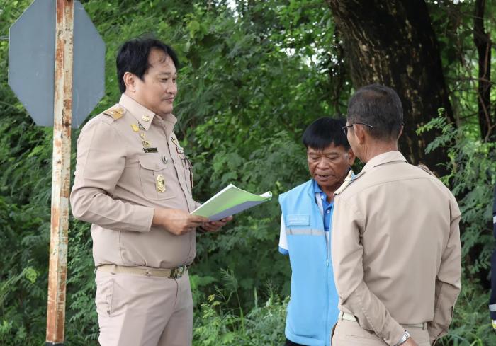 ตรวจสอบผลการดำเนินงานซ่อมแซมถนนลาดยางเลียบคลองฝั่งซ้าย กม.๐+๐๐๐-๖+๙๐๐ 