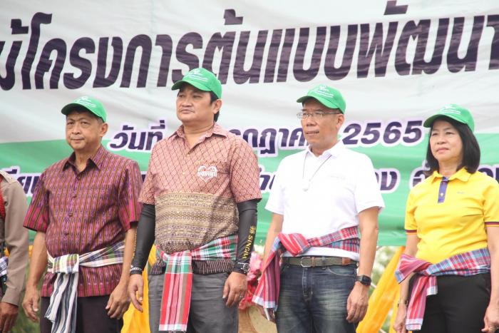 กิจกรรมปลูกต้นไม้โครงการต้นแบบพัฒนาป่าชุมชนอย่างยั่งยืน 