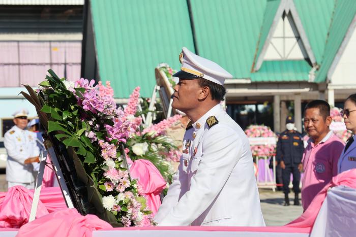 พิธีวางพวงมาลาเพื่อเป็นการน้อมรำลึกในพระมหากรุณาธิคุณ เนื่องในวันคล้ายวันสวรรคต พระบาทสมเด็จพระจุลจอมเกล้าเจ้าอยู่หัว รัชกาลที่ ๕ (วันปิยมหาราช)